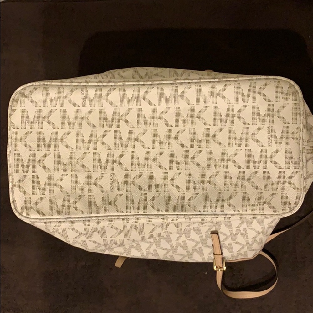 Michael Kors authentic tote - Picture 5 of 11